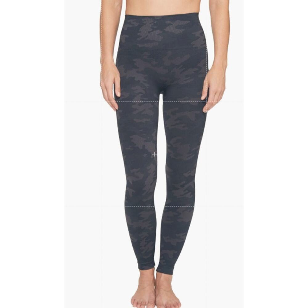SPANX Leggings Womens Size M Look at Me‎ Now Seamless Black Camo High Rise